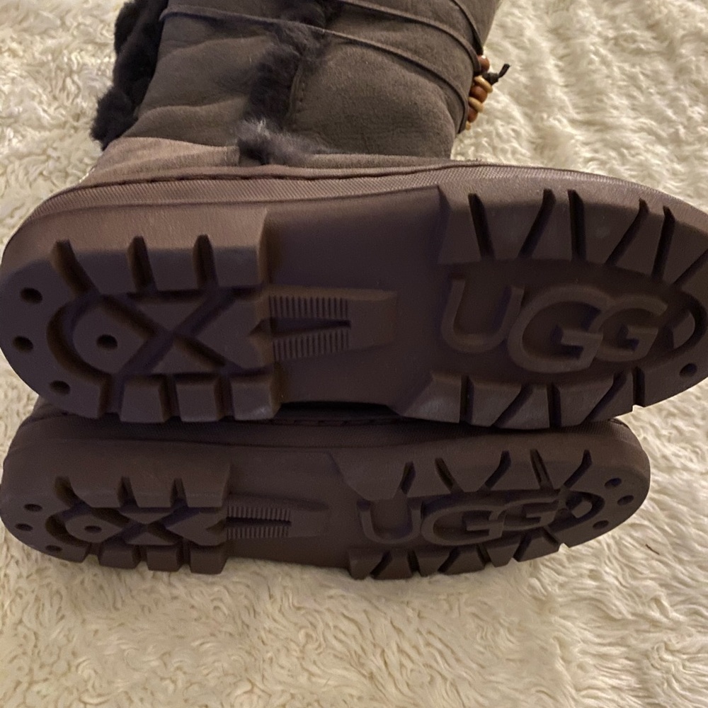Ugh Boot - Picture 2 of 5